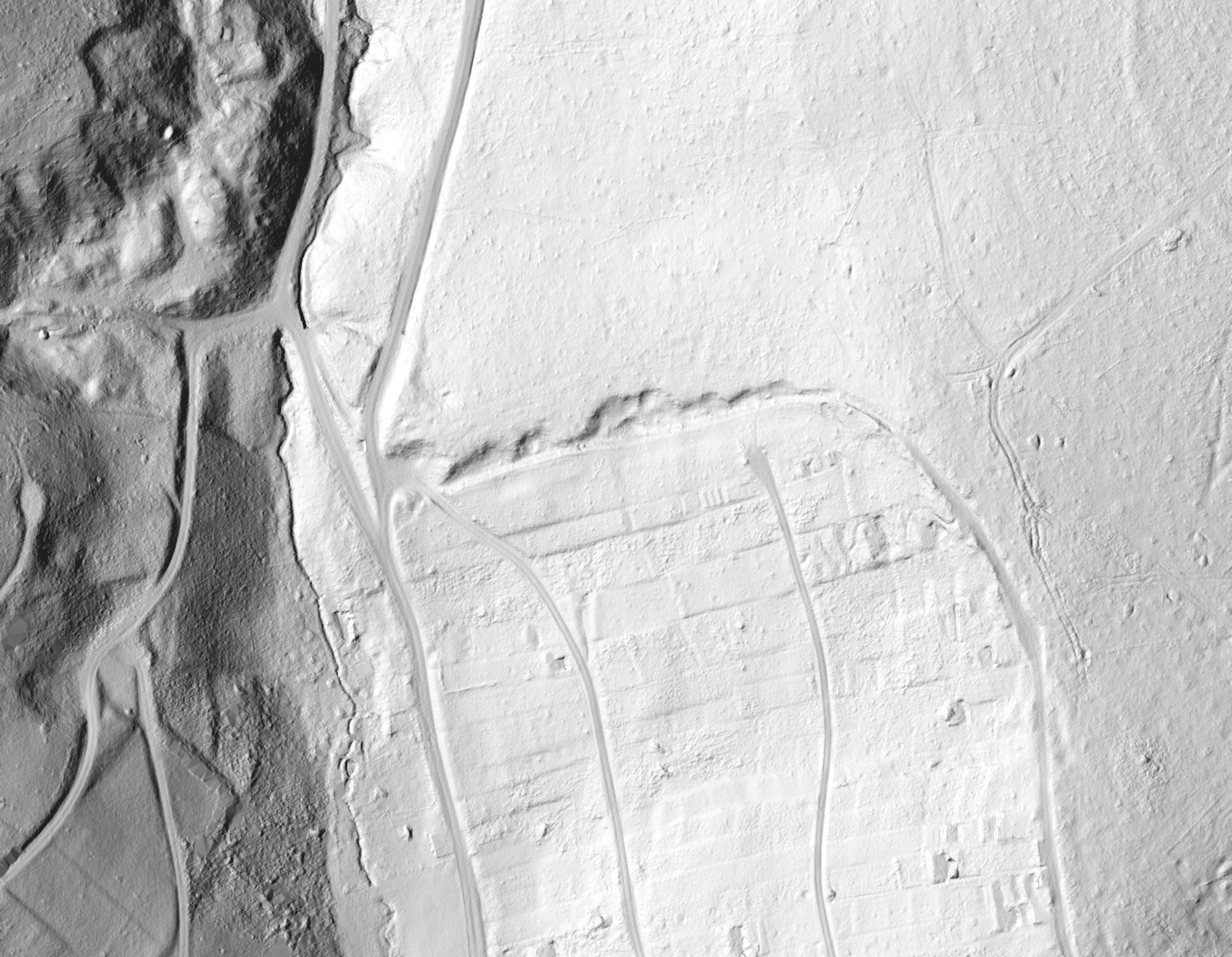 Schummerung des Geländemodells am Waldrand des Hungerbergs: der Graben als scharfe Linie, die Klinge des Krebsbachs und die Stufen der alten Weinbergstreifen